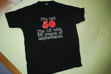 Tričko s nápisom pre 50-ničku, roly,l