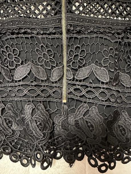 Čierny top s volánom na zips zn. guess originál, guess,l / m