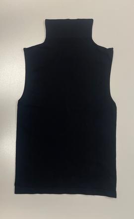 Čierne elastcké rolákové tričko bez rukávov., l