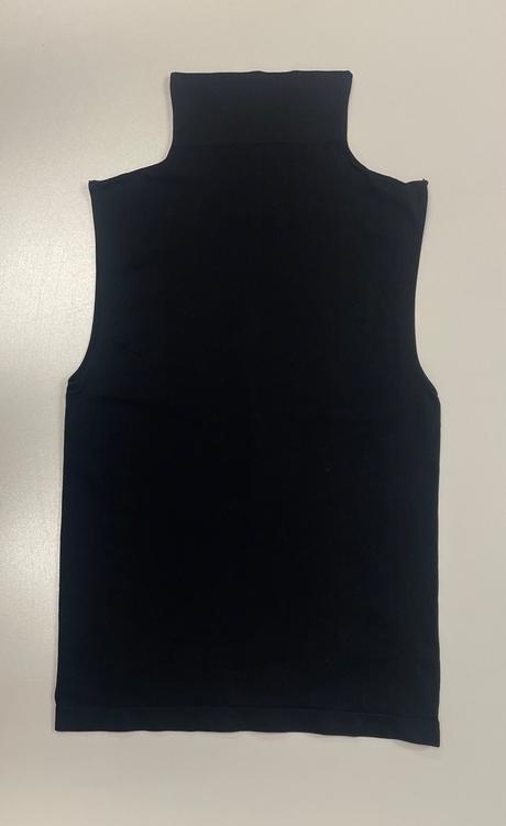 Čierne elastcké rolákové tričko bez rukávov., l