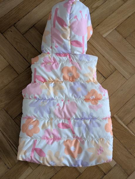 Vesta + ciapka s maslou, 92