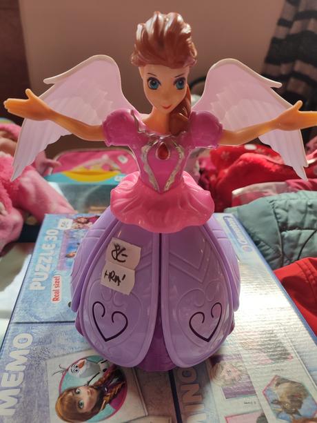 Bábika frozen hrá, 