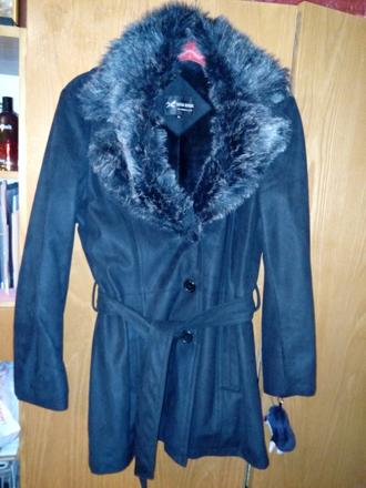 Bunda s opaskom, kožušínovym golierom, xl