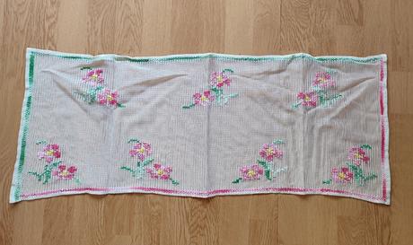 Vyšívané obrusy 2ks, 