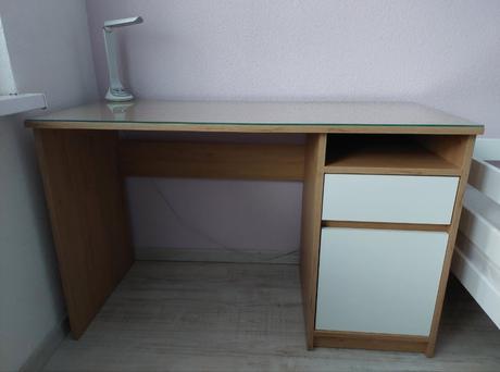 Študentský písací stolik,