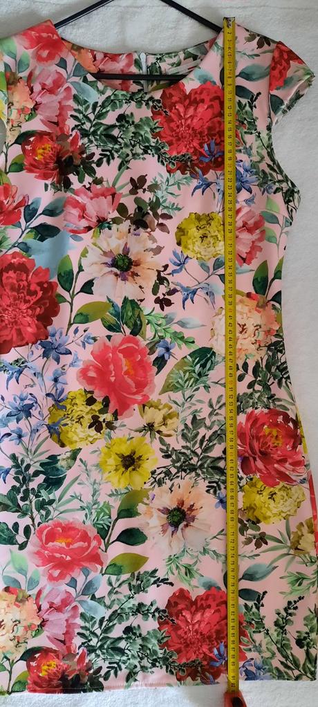 Kvetované púzdrové šaty, m