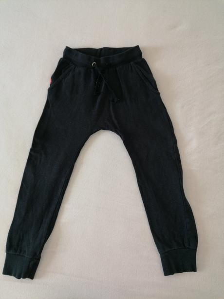 Tepláky s vrecúškom, 128