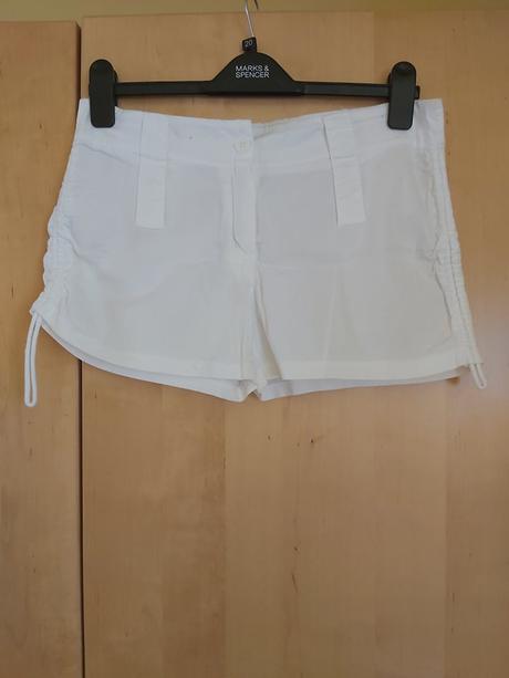 Dámske biele tenké šortky č.m/l, m