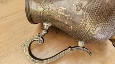 Pár zdobených mosadzných džbánov / pohárov, orient, 