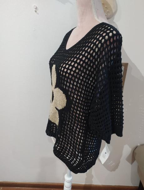 Dierovany svetrík s kvetom, 