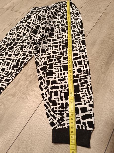 Čiernobiele nohavice, 128