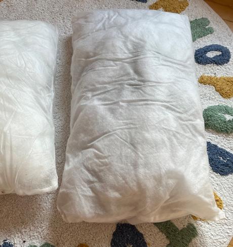 2 vankúšové výplne, 2 obliečky, 