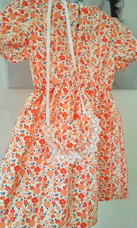 Kvetinové šaty, 128