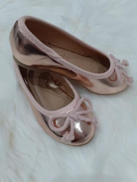 Zlatoružové sandalky, reserved,23