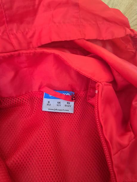 Nepremokavá bunda, 152