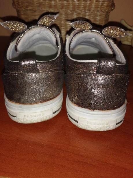 Topánky s poštou, 32