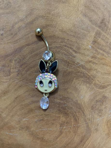 Piercing do pupka,