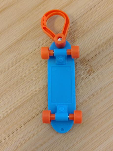 Zberateľský happy meal skateboard hot wheels 2023, 