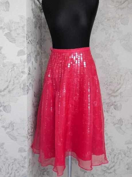 Luxusna velmi pekna hodvabna sukna, 38