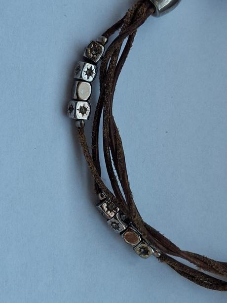 Hnedý kožený náramok fossil so zirkónmi, fossil