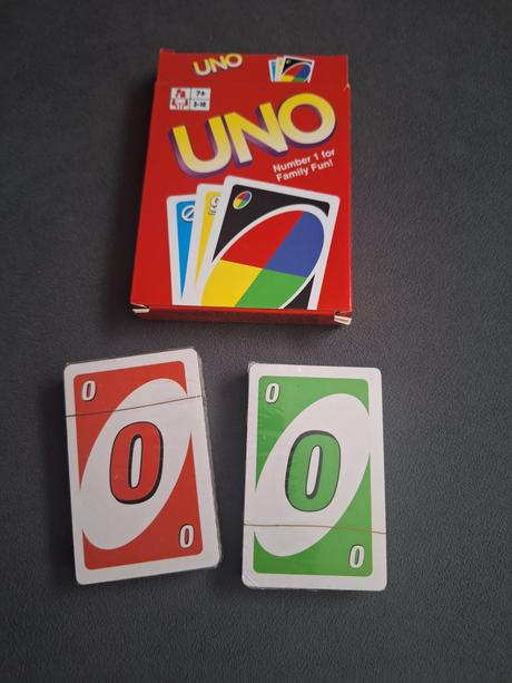 Karty uno,