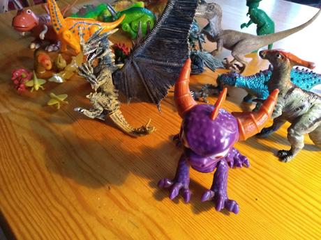 Mix dinosaury - 8 eur,