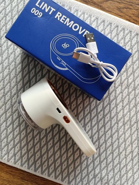 Nabíjateľný prenosný odžmolkovač s displejom, 