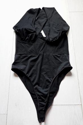 Body s kosticami, m