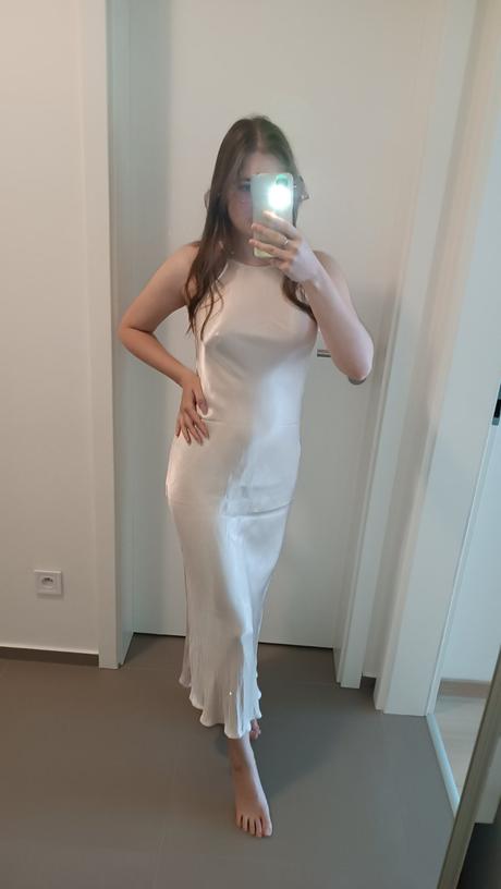 Lesklé saténové šaty, s