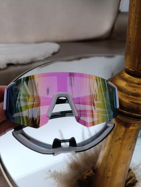 Športové slnečné okuliare,