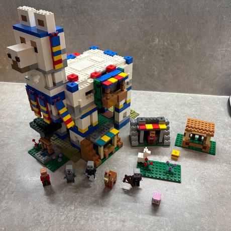 Lego 21188 minecraft- dedinka lám, 