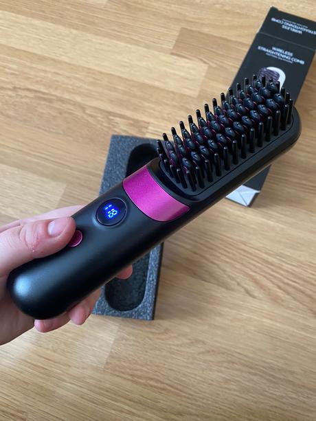 Bezdrôtová žehliaca kefa na vlasy , nepoužitá, 