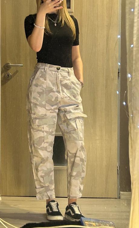 Cargo nohavice, bershka,s