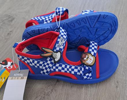 Sandalky looney tunes, sinsay,35