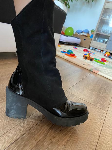 Cierne zateplene cizmy s lakovanou špičkou, 37