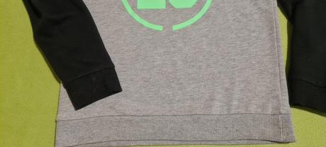 Jednoduchá športová mikina, 146