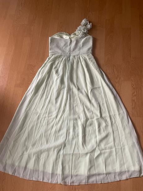 Šaty pre družičku, 140