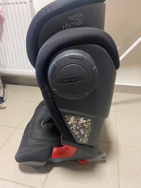 Sedačka do auta, britax