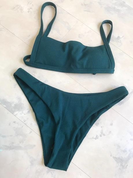 Zaujímavé plavky, 34