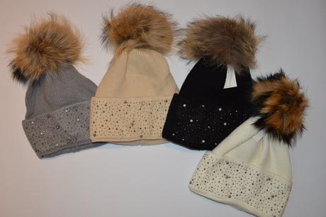 Čiapočka s pravým jemným brmbolcom, <50 - 158