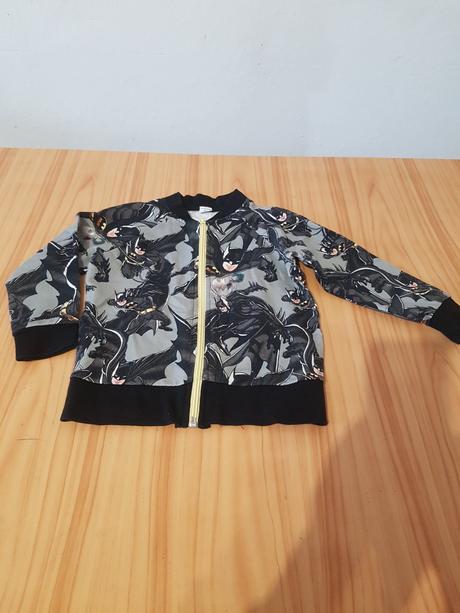 Mikina so vzorom batmana, 98
