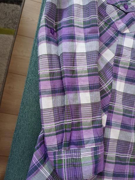 Fialová košeľa, 38