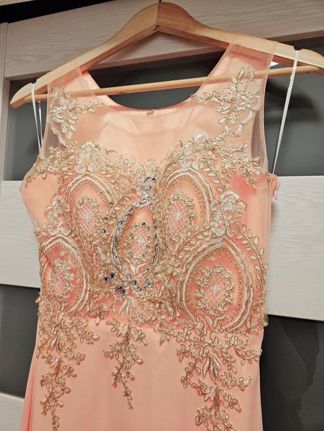 Spoločenské šaty, 38