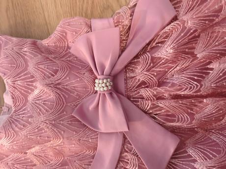 Krasne saty, s detailami a so spodnickou, velkost, 98