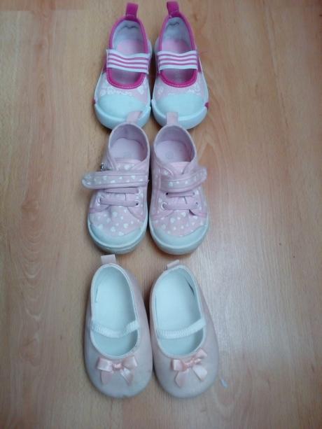 Dievčenské topánky a capacky, 21