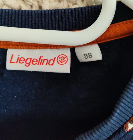 Mikinka s líškami, 98