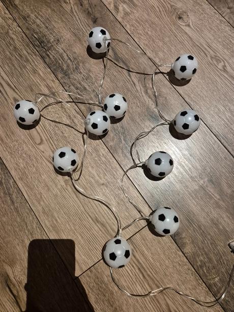 Svetielka do izby futbalové lopty,