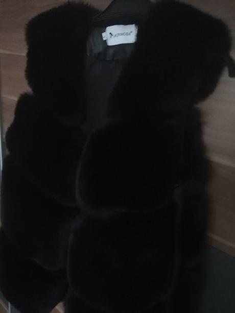 Huňatá čierna vesta, l