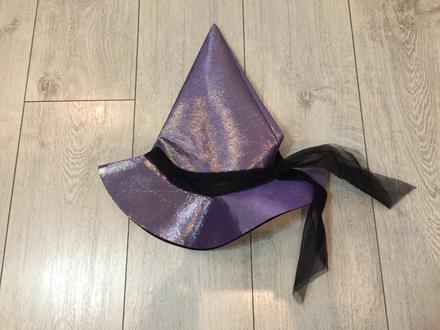 Dievčensky čarodejnicky klobuk,