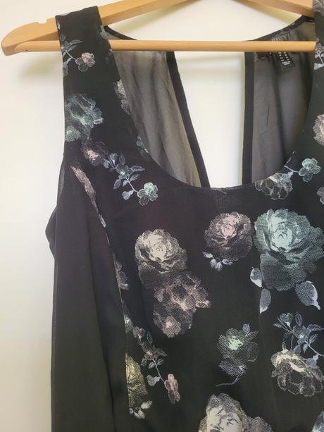 Saty s odhalenym chrbatom, m